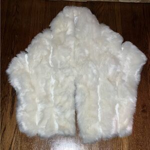 Elegant White Faux Fur Scarf/cape, One Size